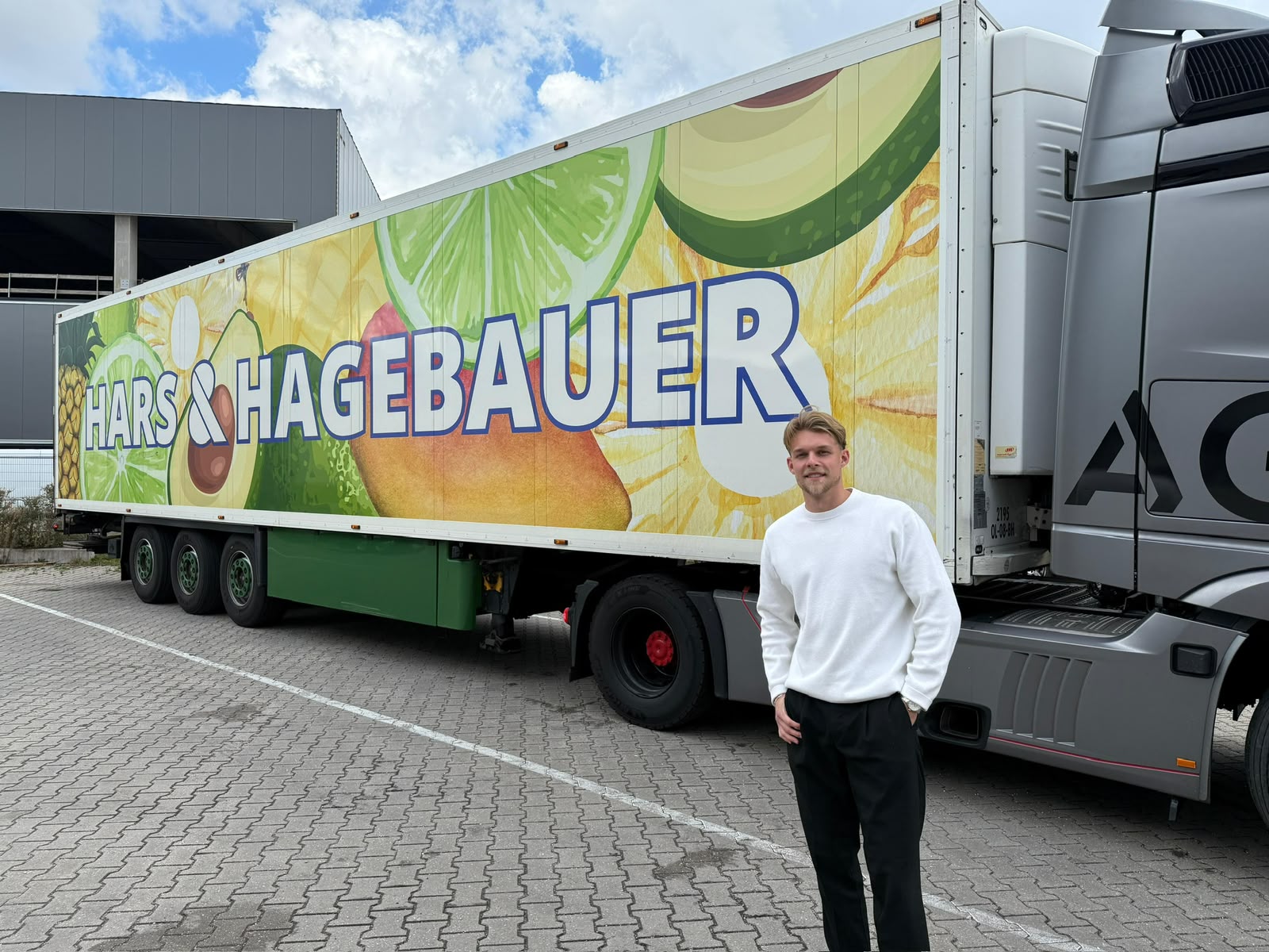 Hars & Hagebauer Kühl-LKW vor dem Lager